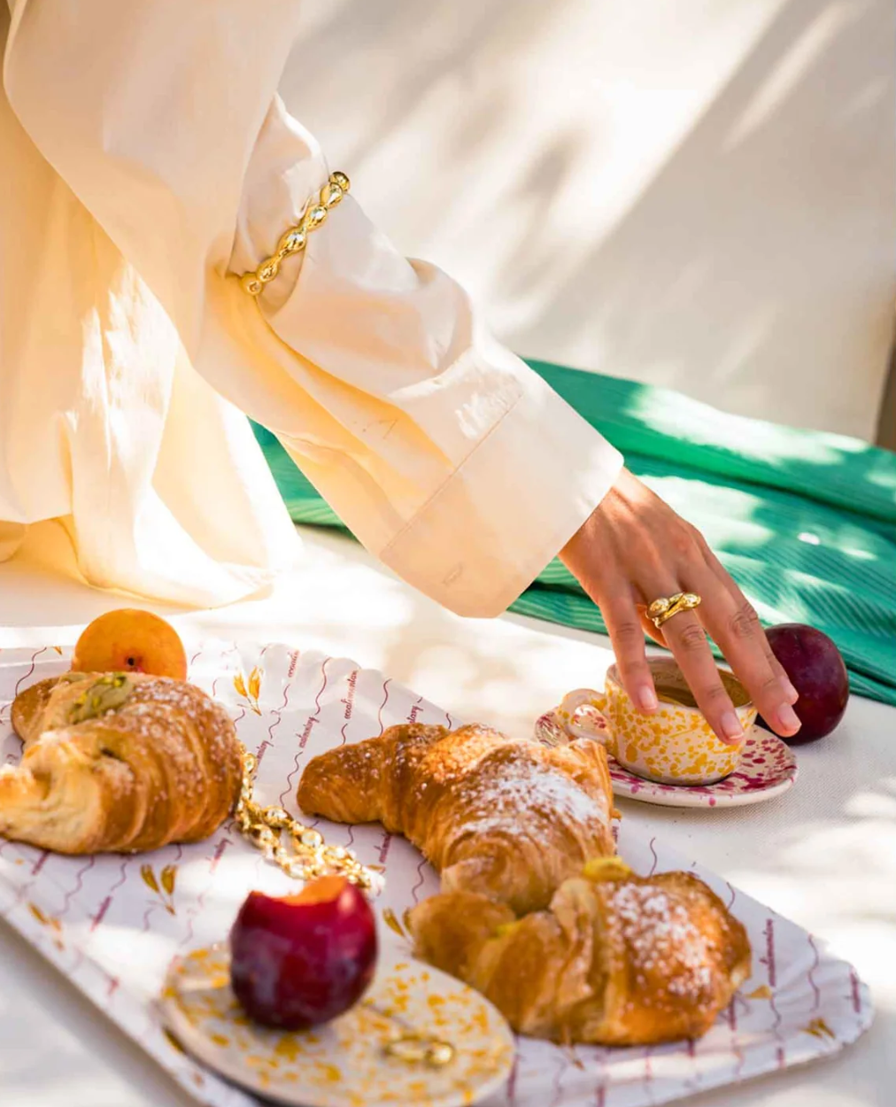 Alex &amp; Trahanas: Eliá Cuff